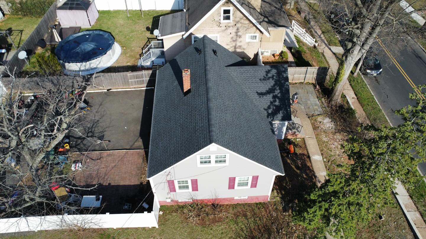 Close-up of GAF Timberline HDZ Charcoal shingles in Roselle, NJ